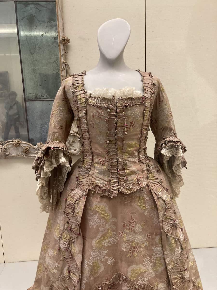 Ein Seidenkleid von 1760